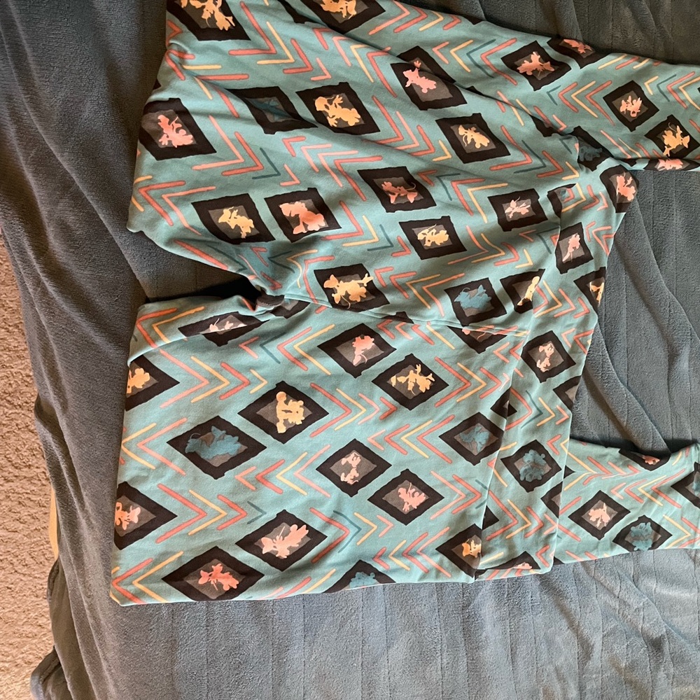 LulaRoe Disney leggings, size T&C.